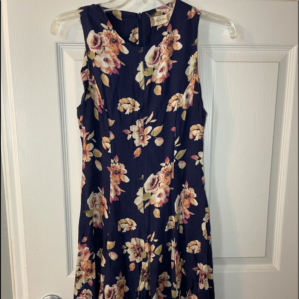 Floral dress size small. Knee length